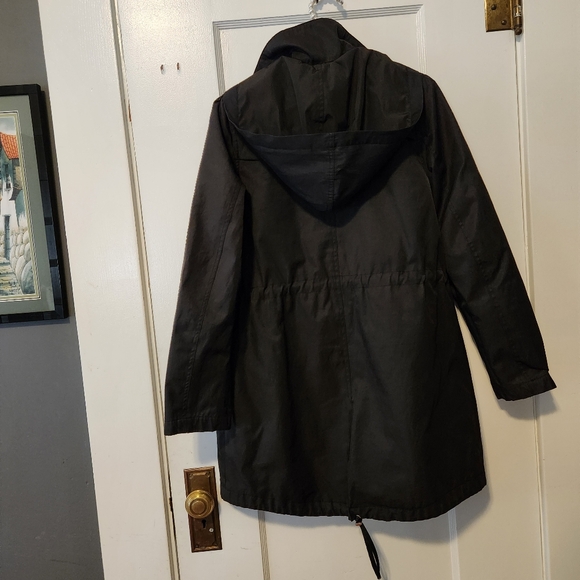 Betsey Johnson Black Snap Closure Raincoat with Leopard Print Lining - Picture 8 of 9